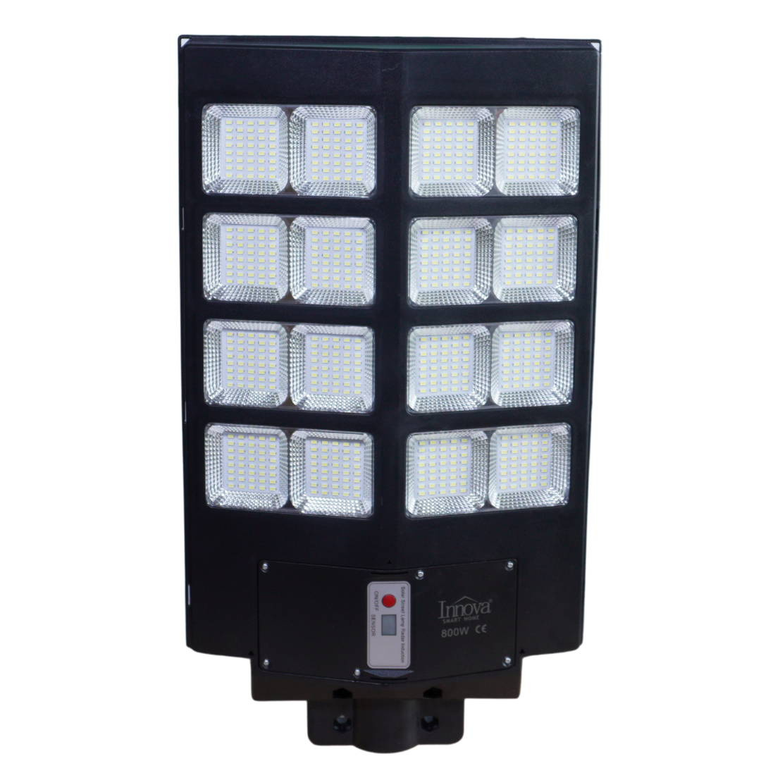 Lampa Solara Stradala Helio PRO Innova 800W – LED Puternic, Senzor Lumina/Miscare si Telecomanda, IP66 & Suport Prindere+Cadou Surpriza