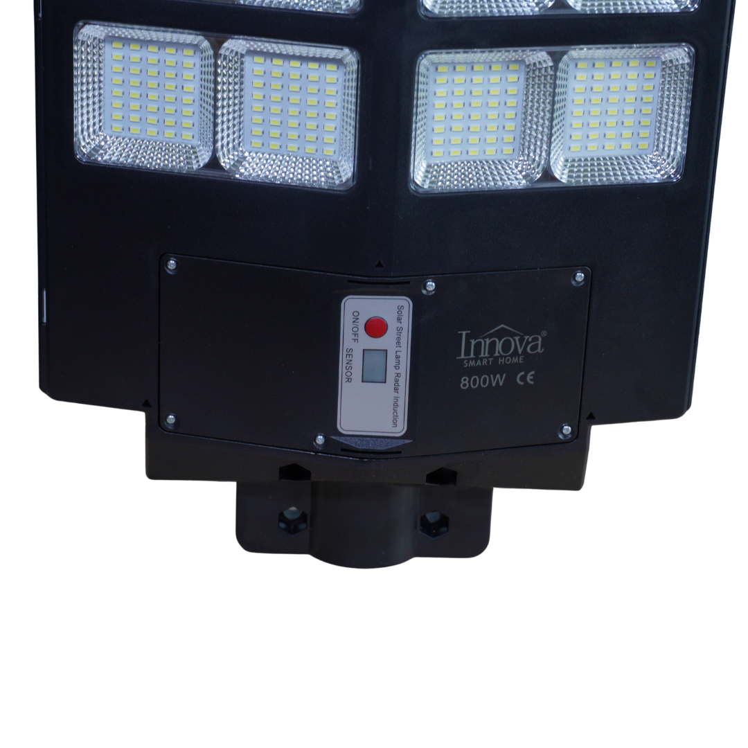 Lampa Solara Stradala Helio PRO Innova 800W – LED Puternic, Senzor Lumina/Miscare si Telecomanda, IP66 & Suport Prindere+Cadou Surpriza